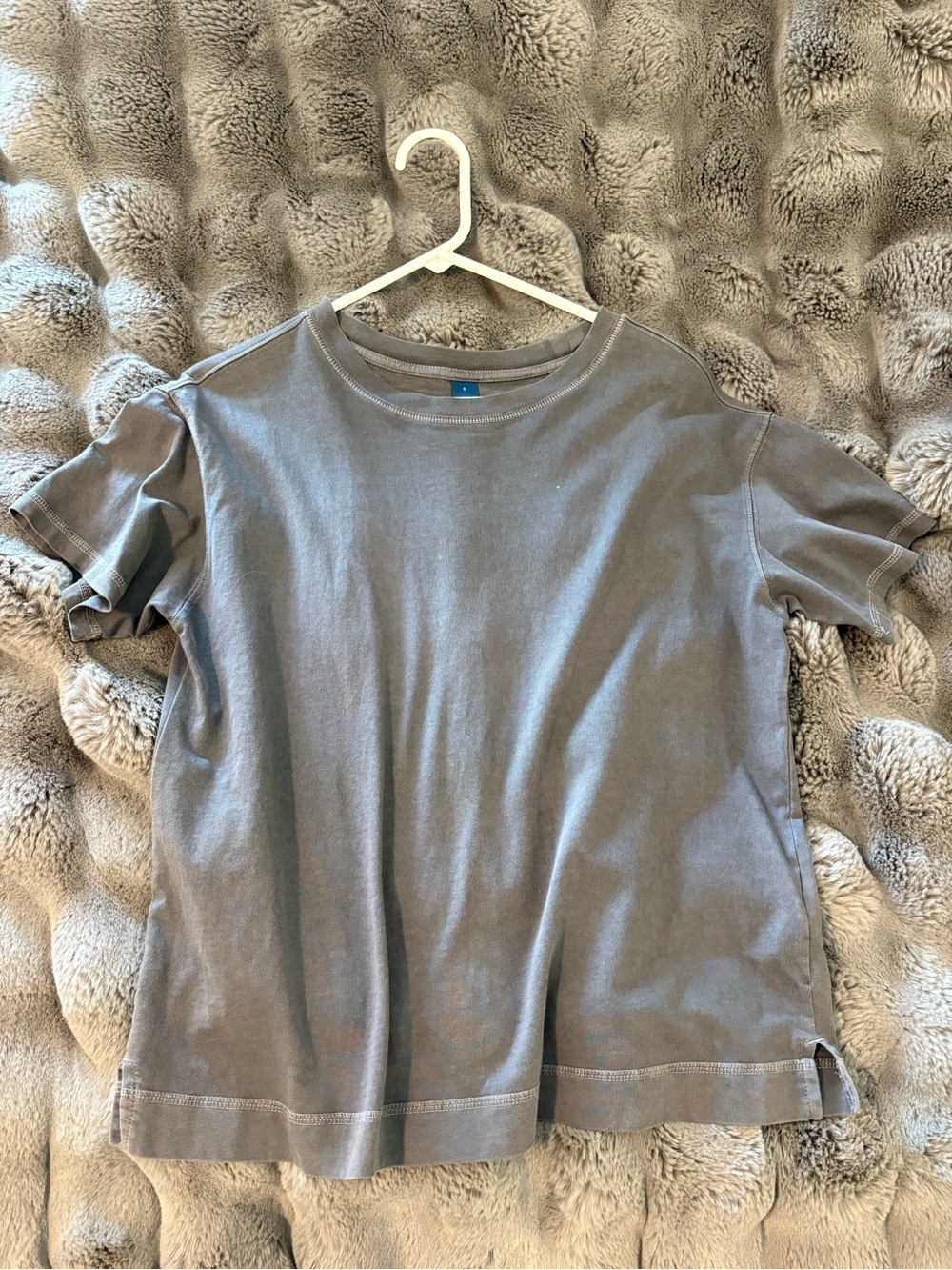 Old Navy grey t shirt